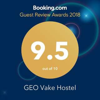 Хостелы GEO Vake Hostel Тбилиси Улучшенный двухместный номер с 2 отдельными кроватями и видом на сад-1