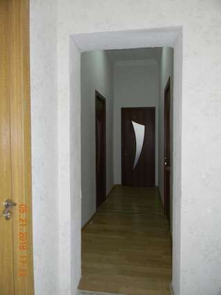 Хостелы GEO Vake Hostel Тбилиси Улучшенный двухместный номер с 2 отдельными кроватями и видом на сад-25
