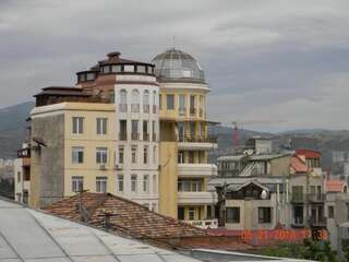 Хостелы GEO Vake Hostel Тбилиси Улучшенный двухместный номер с 2 отдельными кроватями и видом на сад-30