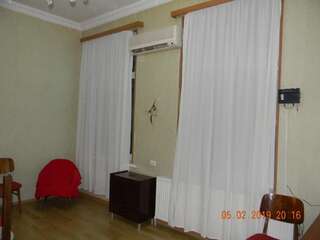 Хостелы GEO Vake Hostel Тбилиси Улучшенный двухместный номер с 2 отдельными кроватями и видом на сад-45