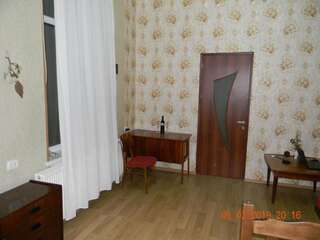 Хостелы GEO Vake Hostel Тбилиси Улучшенный двухместный номер с 2 отдельными кроватями и видом на сад-57
